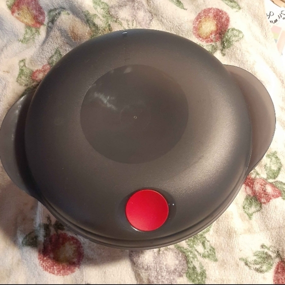 Black Red Tupperware Microwave 1.5L & 1.1L Pre-Owned Excellent - Picture 9 of 12